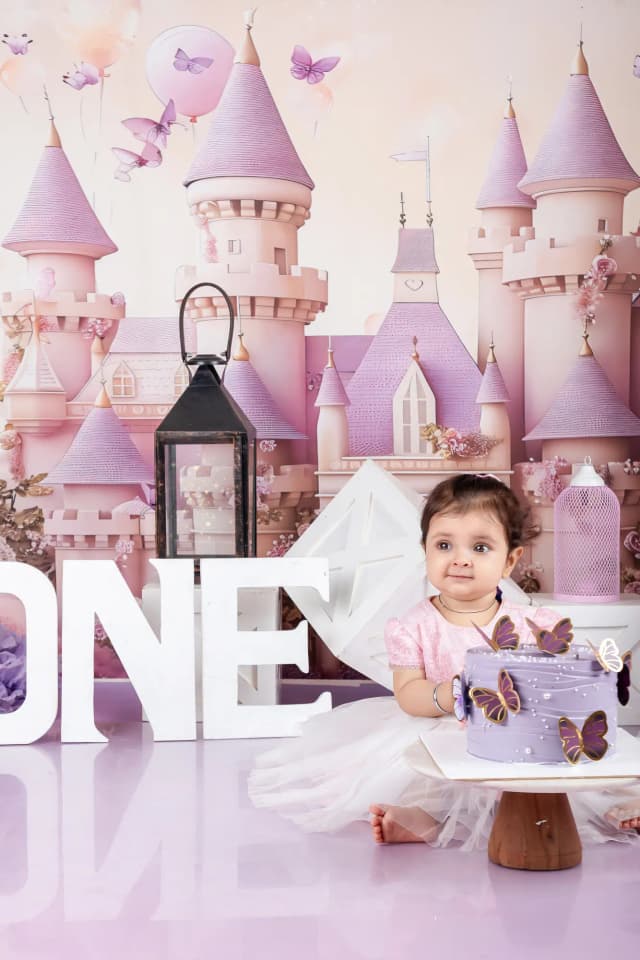 Cake smash moment 16